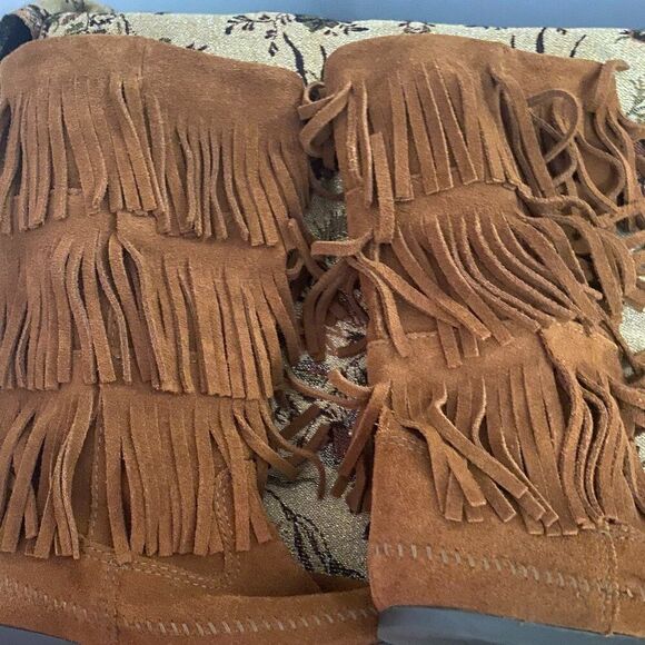 Minnetonka Brown Suede 3 Layer fringe moccasin boots, size 8 - Picture 3 of 8